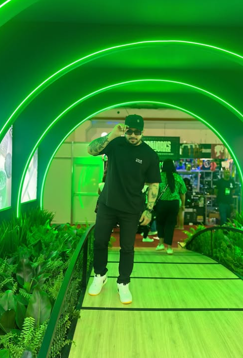 Luciano Bruktus, barbeiro e fundador do Studio Bruktus